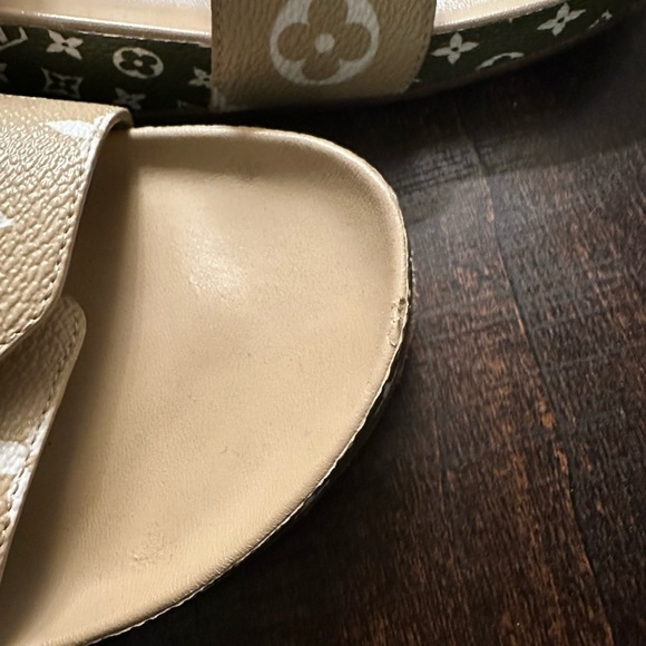 Limited Edition - Louis Vuitton Bom Día Flat Mules in Khaki - Picture 7 of 17